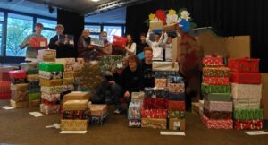 Foto: Die HOLAner sammelten über 180 Päckchen für Kinder in Osteuropa
