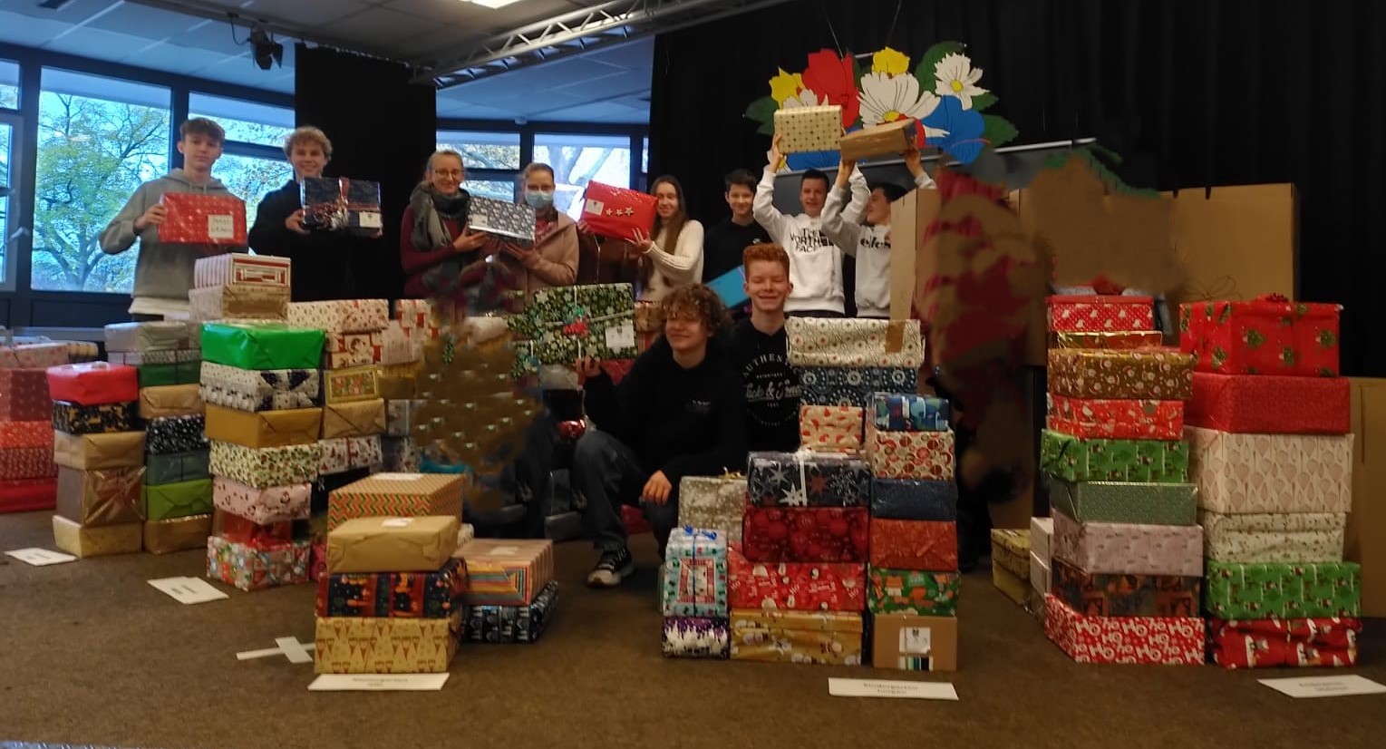 Foto: Die HOLAner sammelten über 180 Päckchen für Kinder in Osteuropa