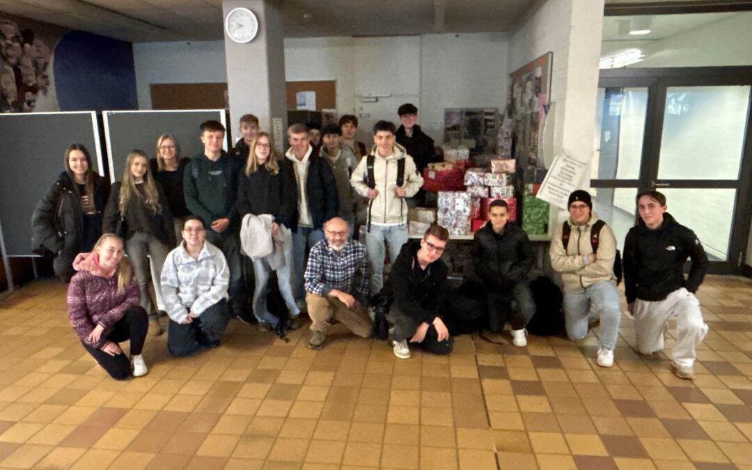 Hohe Landesschule unterstützt Weihnachtspäckchenkonvoi 2025 mit über 300 Geschenken
