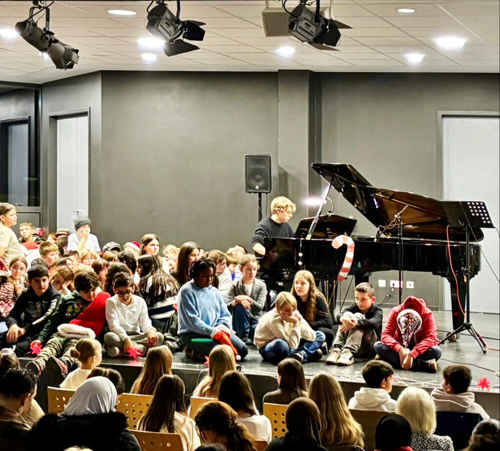 Tobias Höck am Klavier
