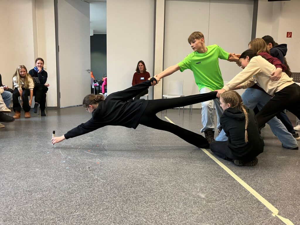 Die Klasse 7D zu Besuch im JUZ