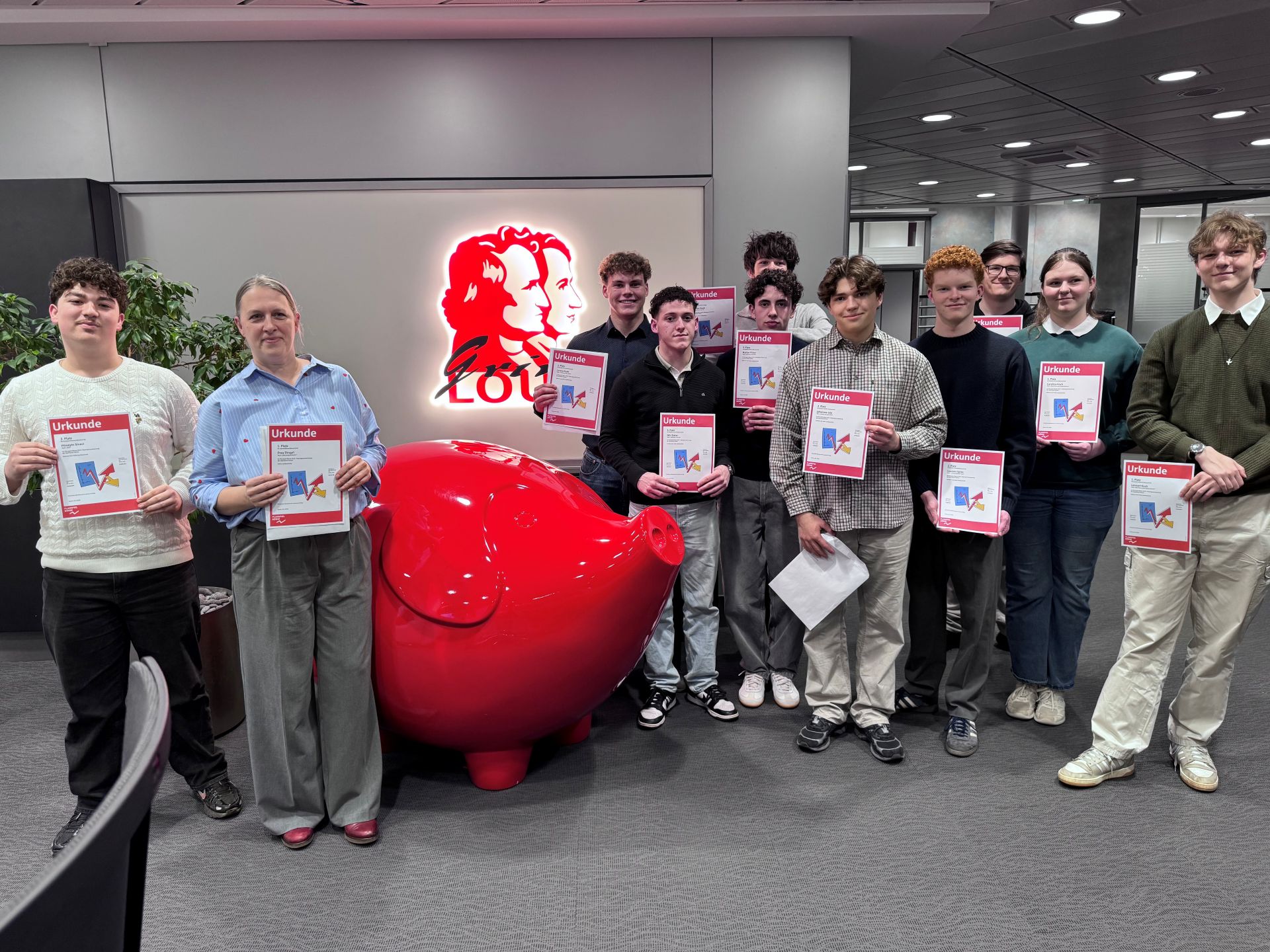 Foto: Zahlreiche Schüler der HOLA waren beim Planspiel Börse 2025/26 der Sparkasse Hanau erfolgreich. Wir gratulieren!
