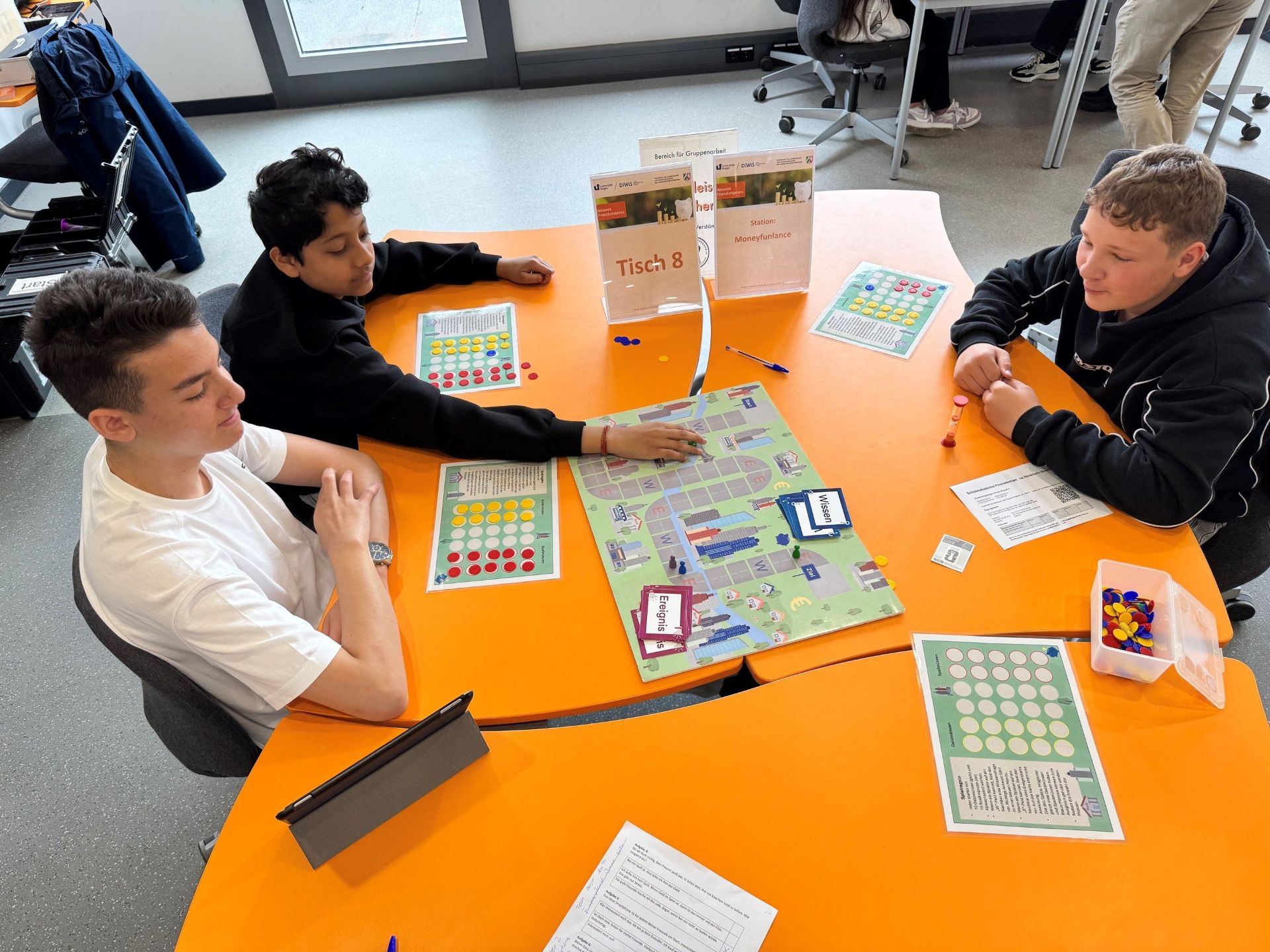 Foto: Das Brettspiel "Moneyfunlance" kam bei vielen Achtklässlern besonders gut an.
