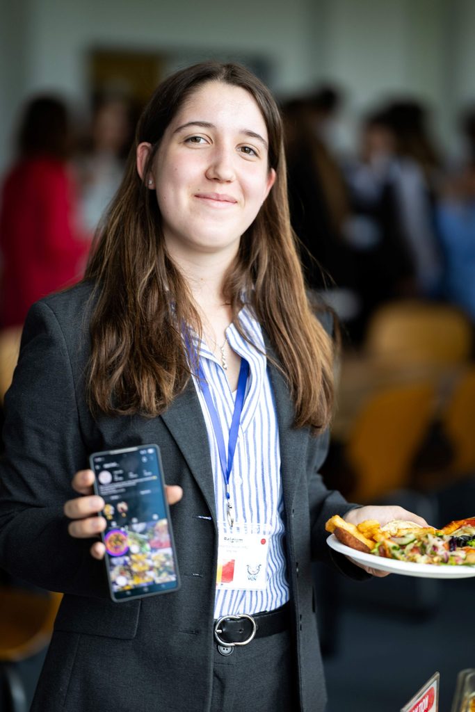 Foto: Alexandra Skujat (Wiwi LK) nahm im Schuljahr 2025/2026 als erste Holanerin an FlensMUN teil.