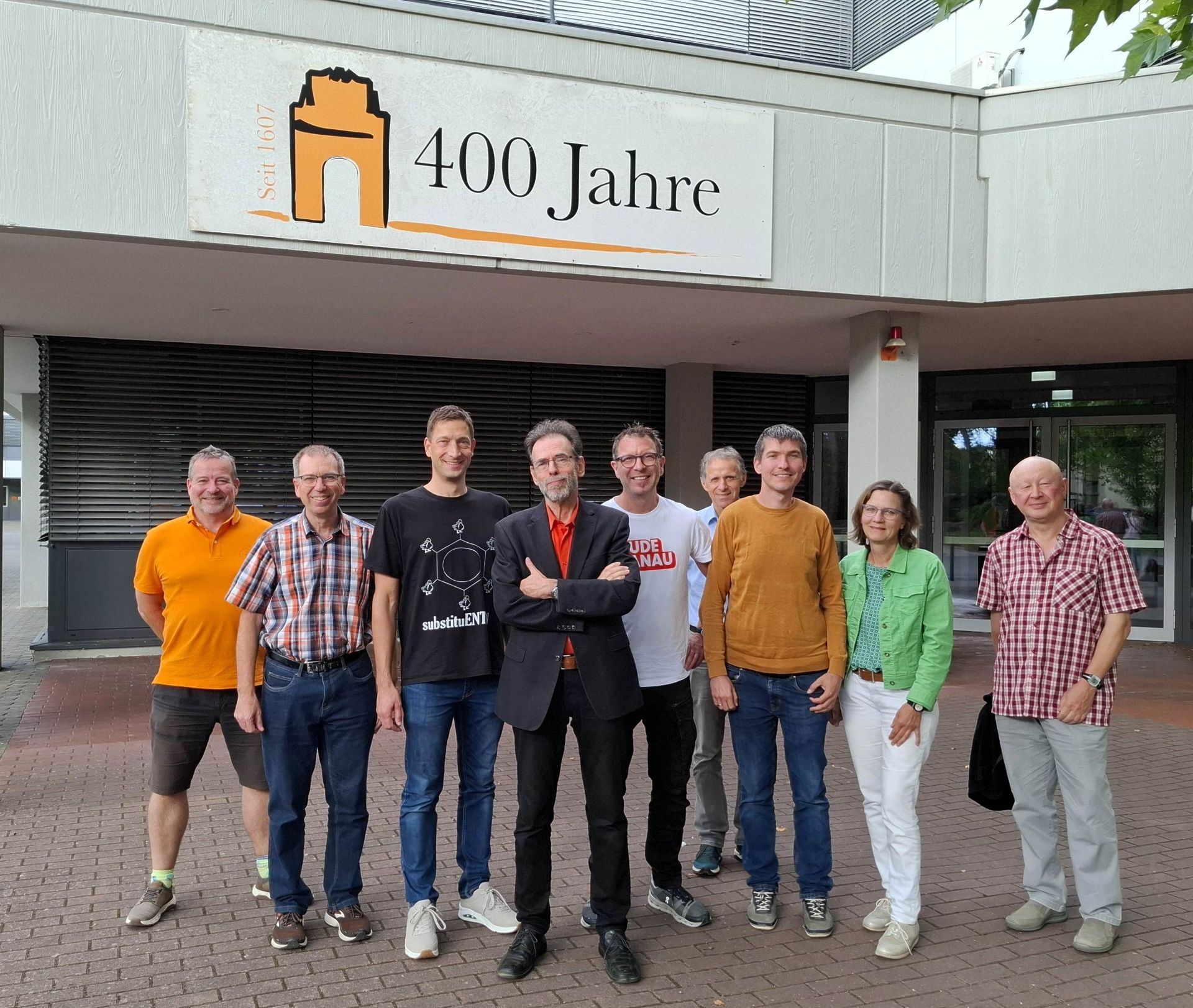 Foto: Gerhard Lux mit Teilnehmenden am Vortrag „Klimawandel 4.0 – ein Update“ der hessischen Jugend forscht-Landesjury